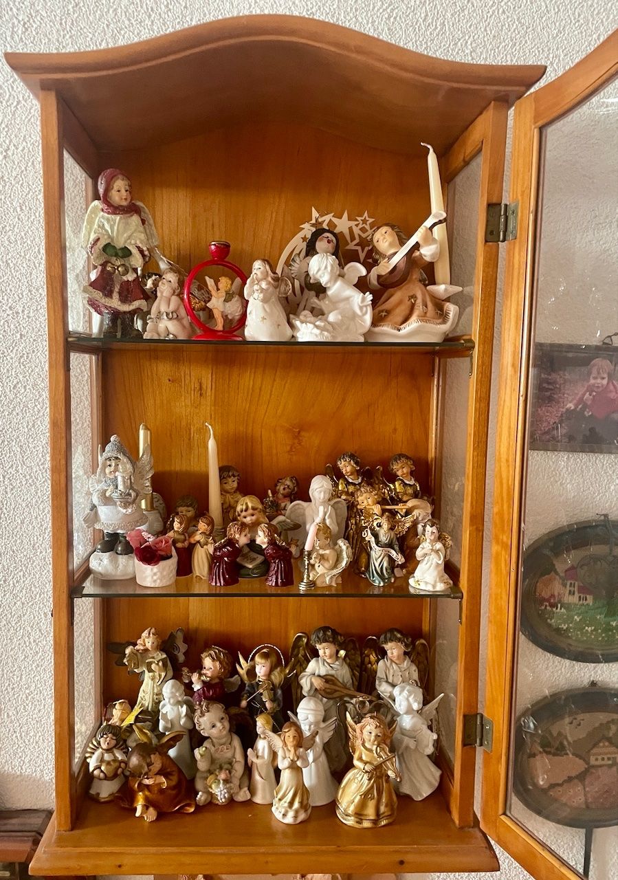 Vitrinen: Engel-Sammlung inkl. Vitrine – Gebraucht aus Kleinlützel von Schatzkiste_Laufen 5