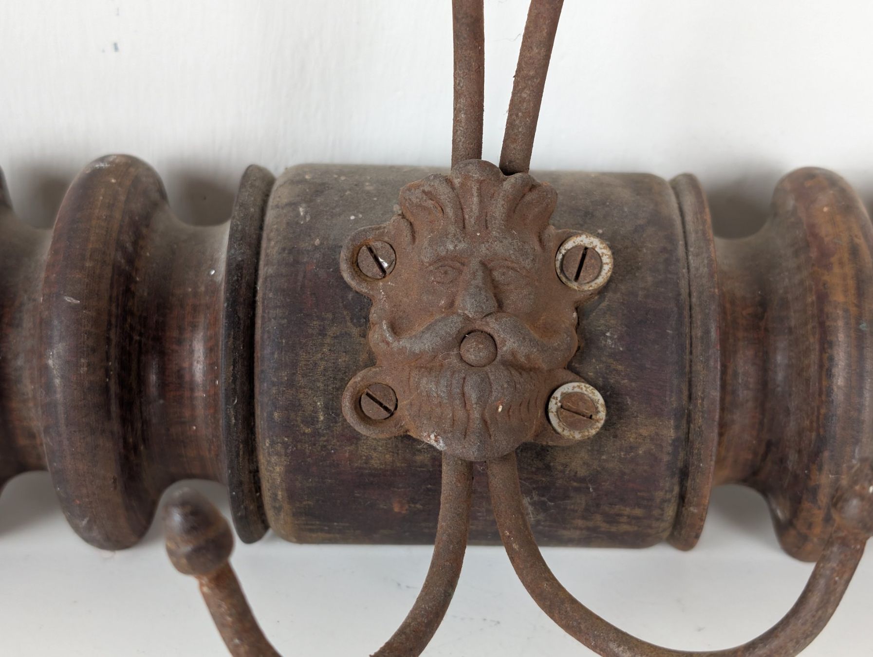 Guardaroba: Garderobenleiste mit Patina – Usato da Winterthur venduto da Hint17 2