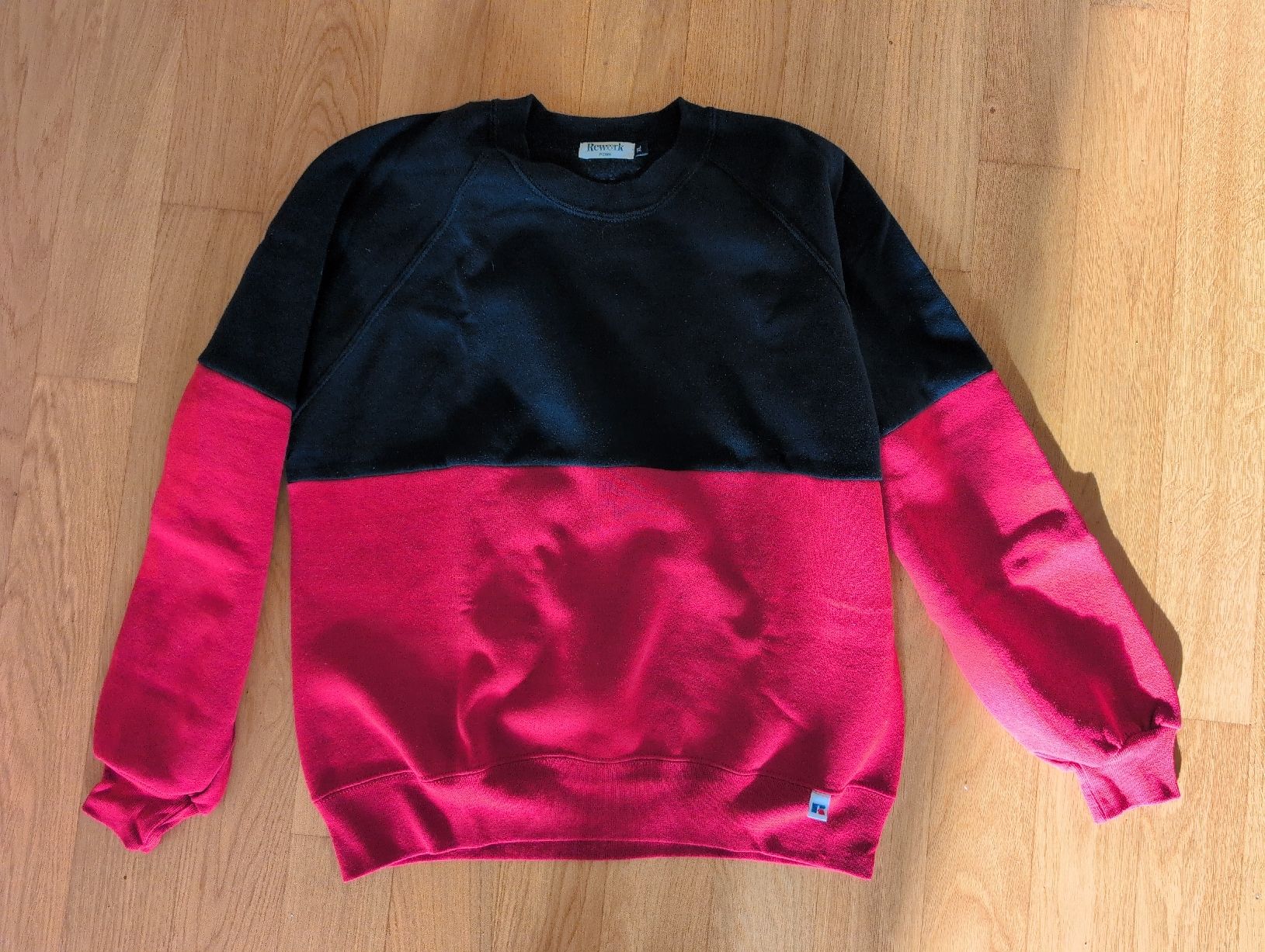 Pullover & Sweatshirts: Fizzen Rework Pullover, Grösse XL, Rot/Schwarz – Gebraucht aus Chur von Eona4