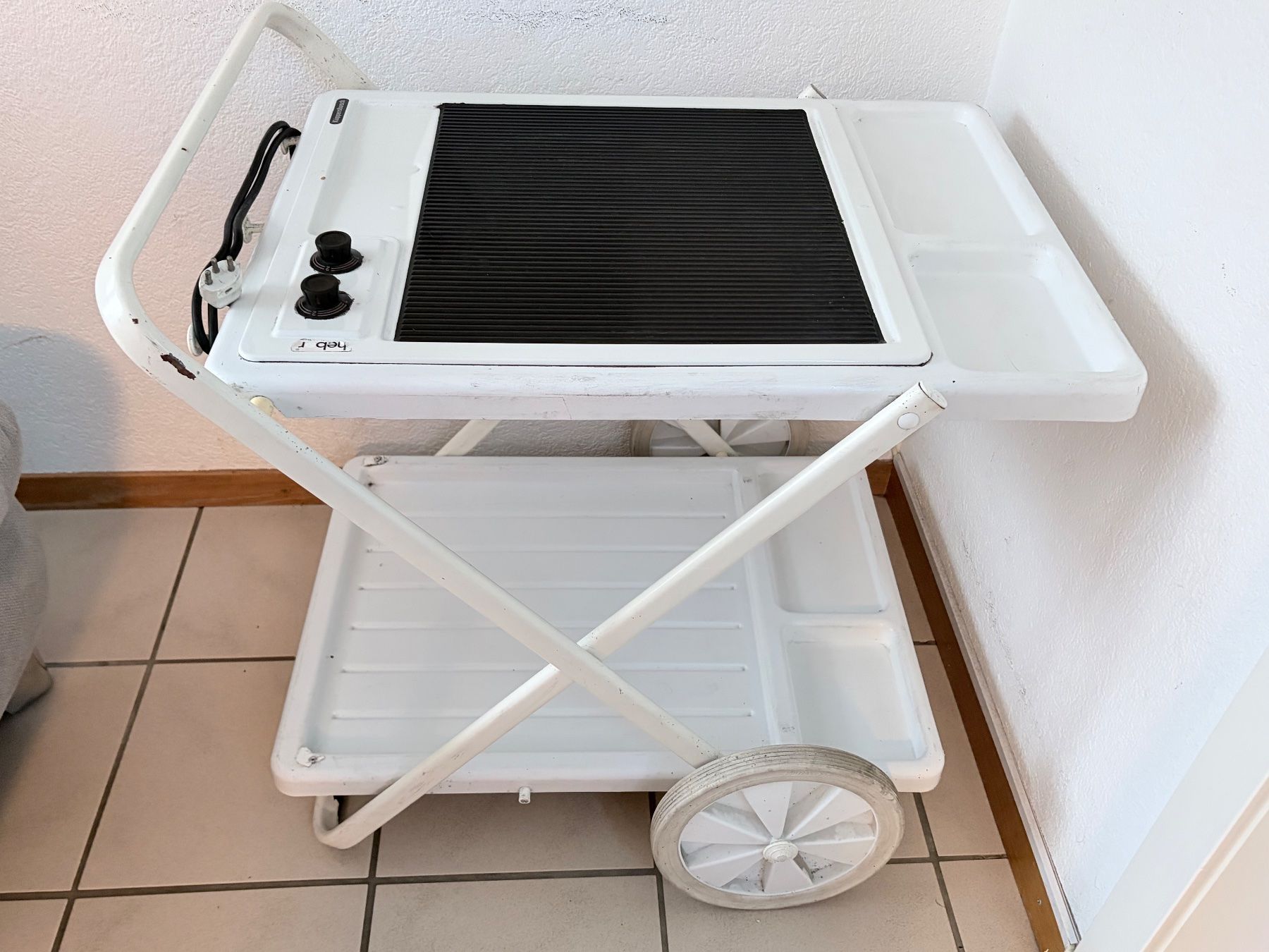 Appareils de cuisine: Grillwagen/ Warmhalteplatte – D'occasion à Zäziwil par Emlea