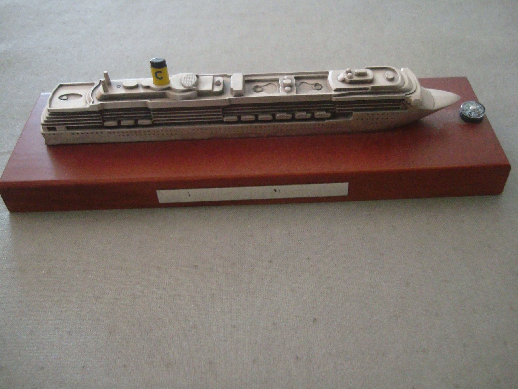 Modellbausätze & Standmodelle: 2 Standmodell - Costa Mediterranea / Costa Magica - Metall – Gebraucht aus Neuenegg von flohcante 3