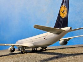 Lufthansa Airbus A340 -600 __ Clean Livery __ OVP _ 1:400