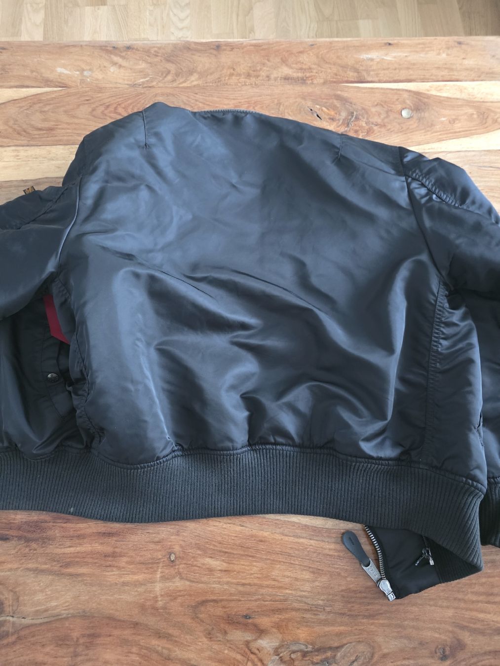 Alpha Industries Vestes: Alpha Industries Bomberjacke schwarz gebraucht Grösse Medium – D'occasion à Dübendorf par ZH_city 3