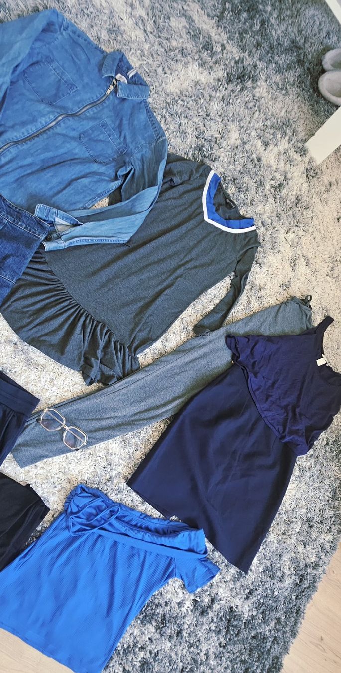 Only Lotti di vestiti: Mix Ladies Clothes Bundle - Blue/Grey - Great Condition – Usato da Rorschach venduto da Alles_9.90 2