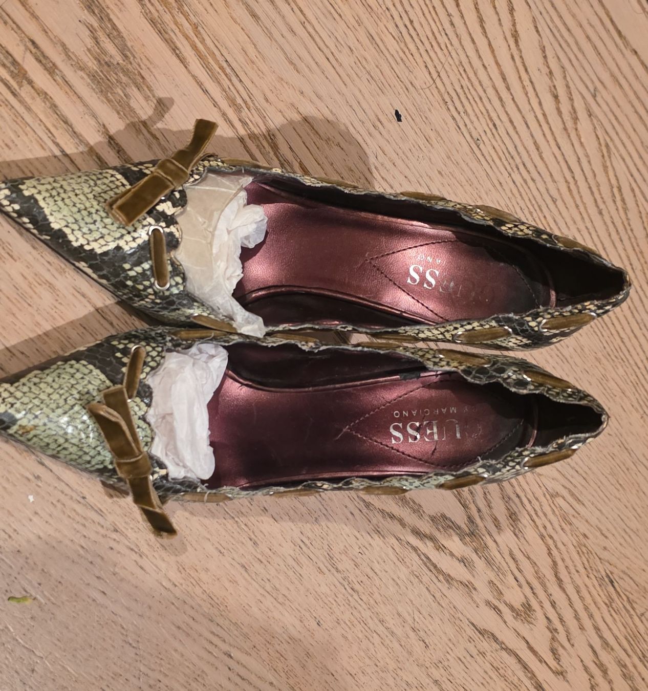 Guess Scarpe da donna:  Guess Milano Schlangenoptik Grösse 37 – Usato da Basel venduto da kar_jz7f