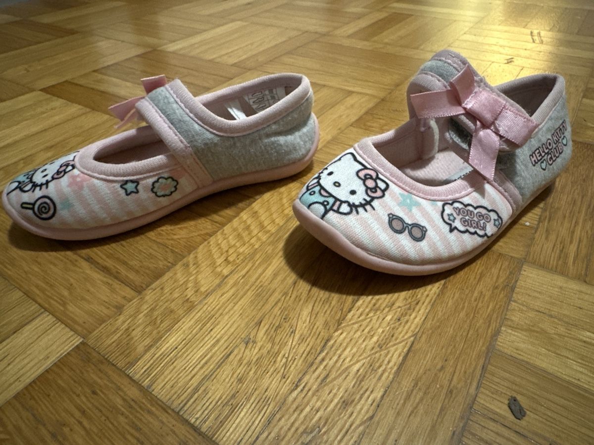 Scarpe per ragazze: Mädchen Hausschuhe Grösse 22 – Usato da Männedorf venduto da kek_n8pr 1