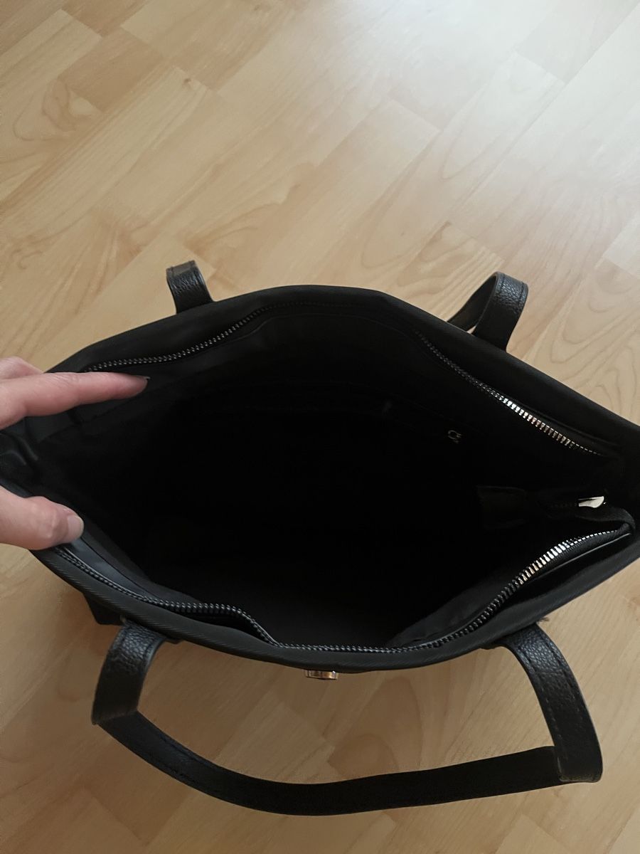 Sacs femmes: Schwarze Handtasche mit Logo – Neuf (Voir description) à Grellingen par nadu17 2