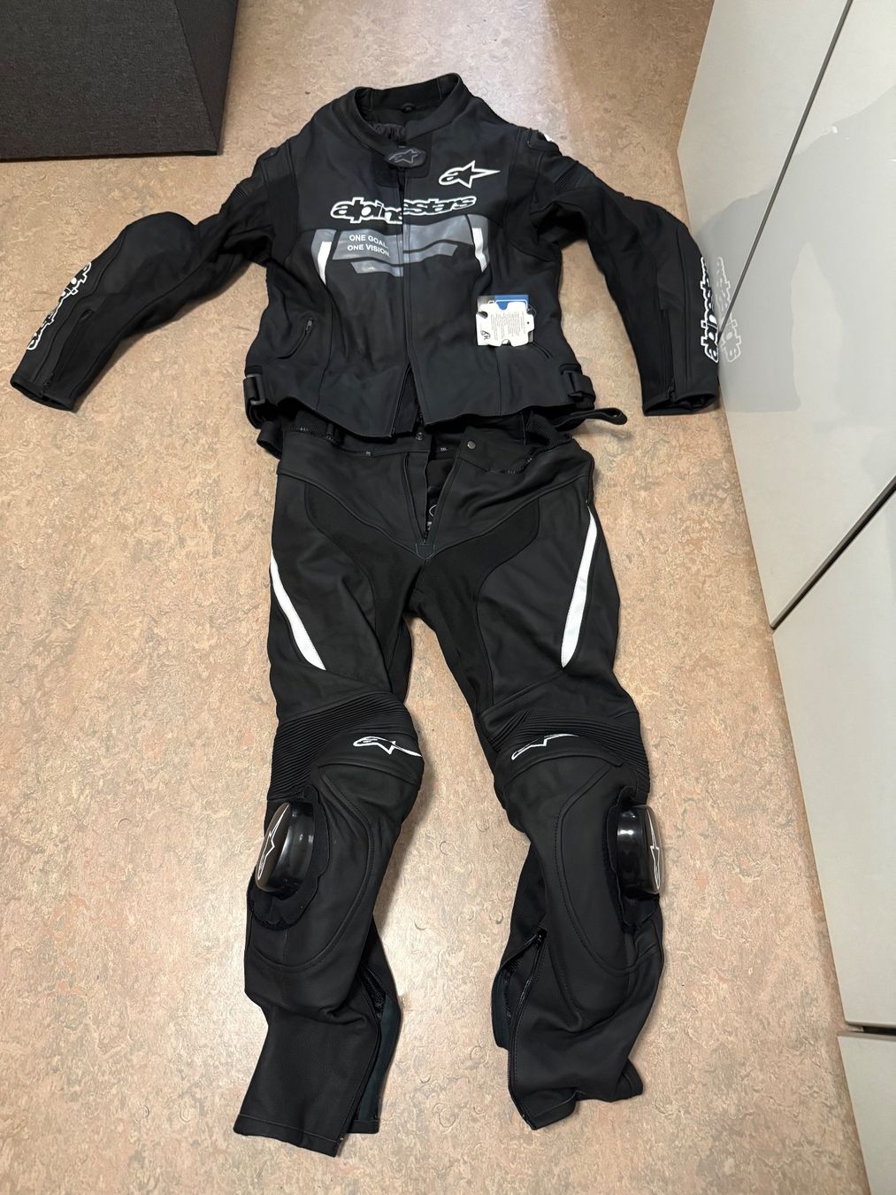 Completi: Alpinestar 2 teiler lederkombi – Nuovo e nell'imballaggio originale da Oftringen venduto da Thishan.J