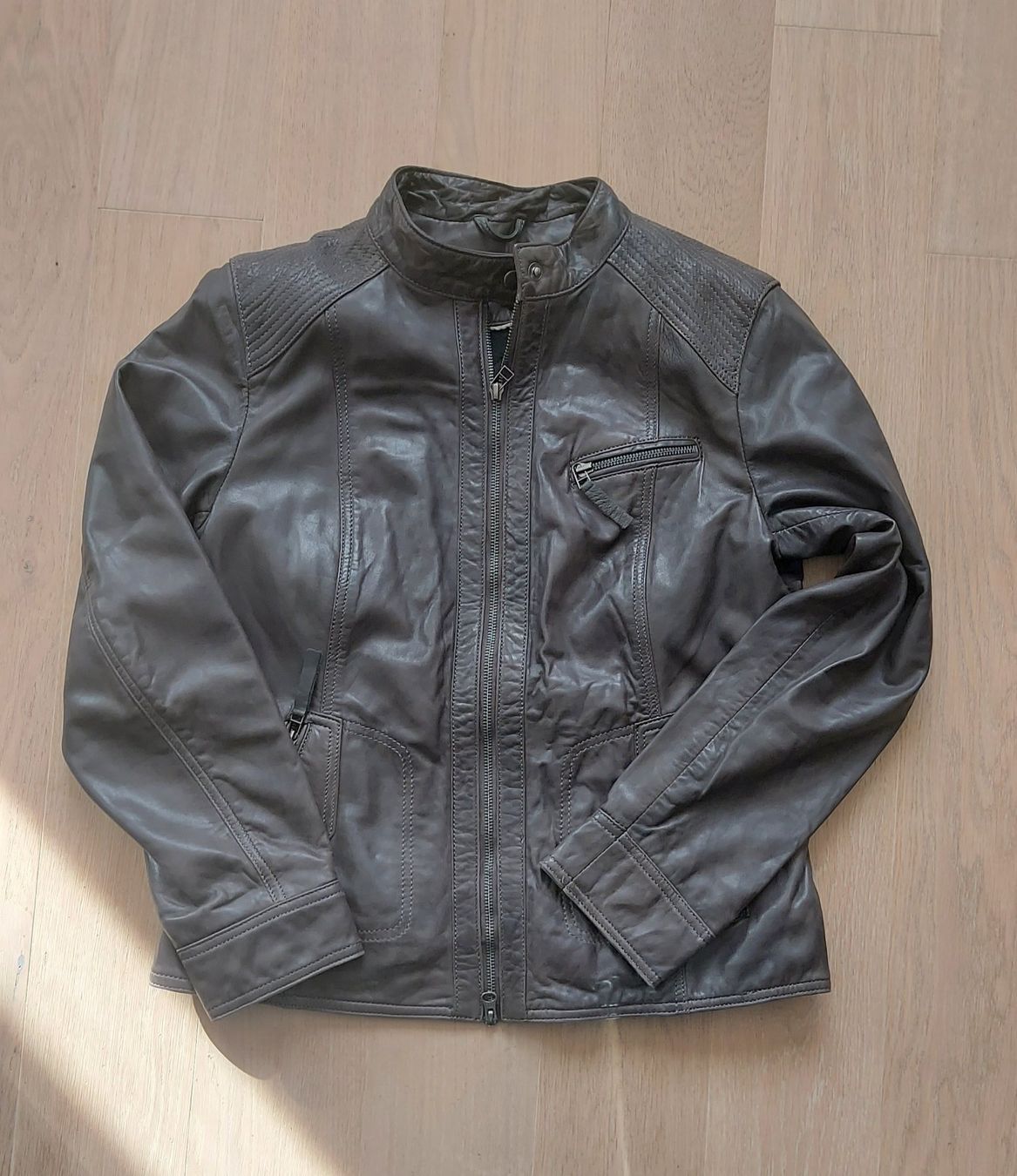 Giacche: zeitlose Damen- Lederjacke – Usato da Winterthur venduto da Psidler8