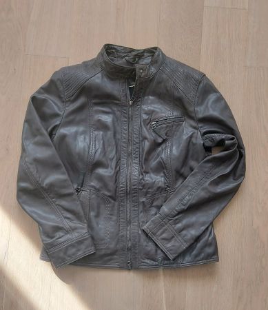zeitlose Damen- Lederjacke