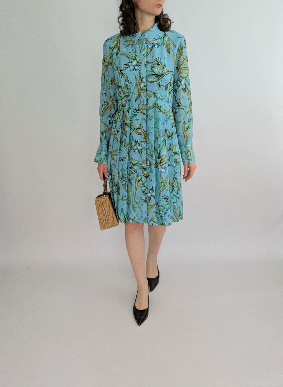 Kleider: Kleid Blumenmuster Hellblau Seide Grösse 38 – Gebraucht aus Rorschach von olg_5qq2 1