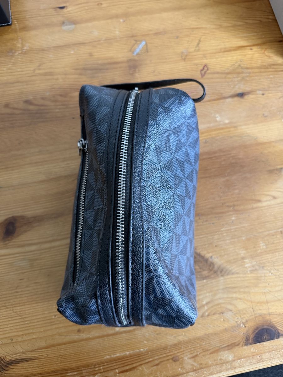 Borse: Trousse de toilette  – Usato da La Chaux-de-Fonds venduto da mih_t8qk 1