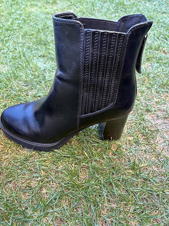 Scarpe da donna: Schuhe Echtleder Grösse 41 – Usato da Tumegl/Tomils venduto da tiger358 1