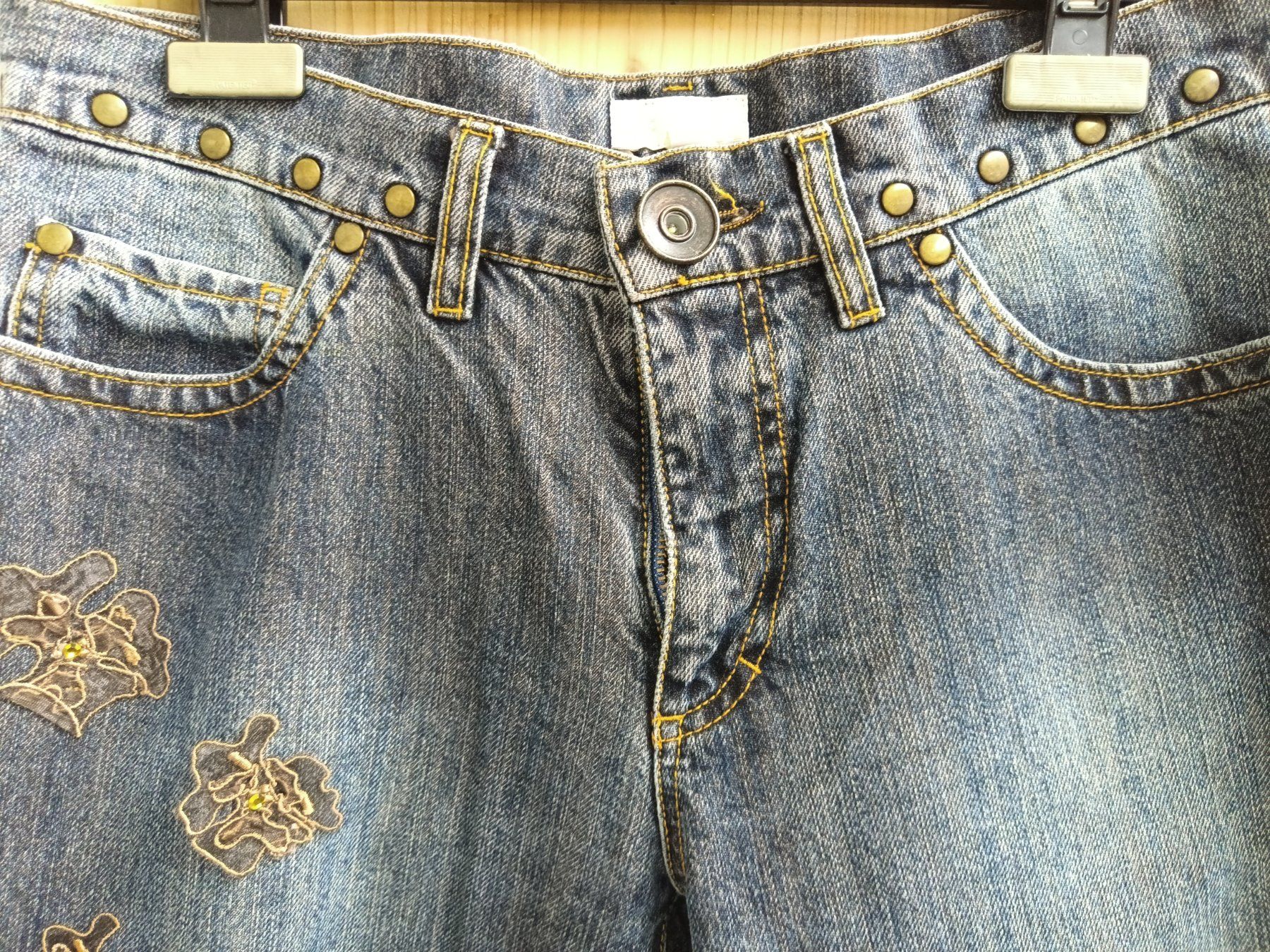 Jeans: Coole Jeans mit Blumenmuster – Nuovo e nell'imballaggio originale da Wängi venduto da Ladys_First 2