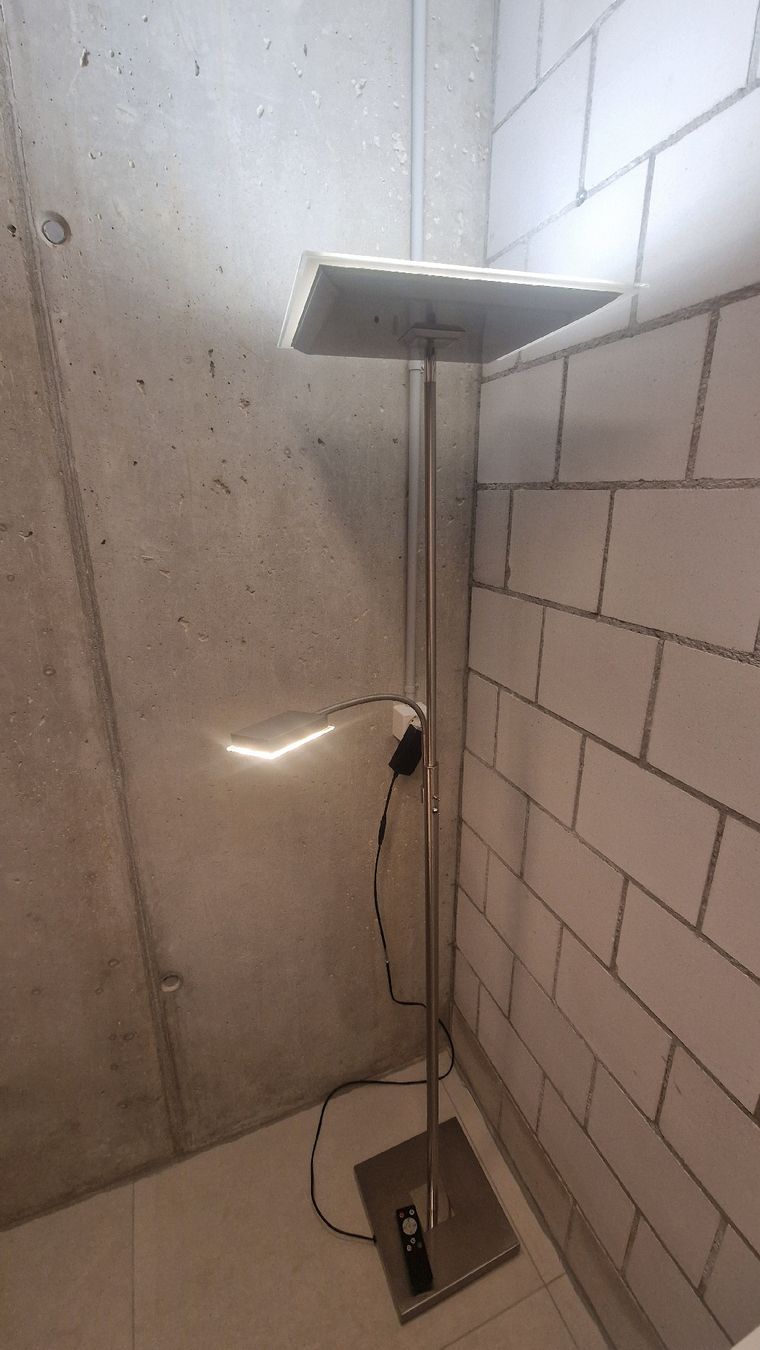 Lampes: LED Stehlampe mit Flexarm – Neuf (Voir description) à Zollikofen par pandora17