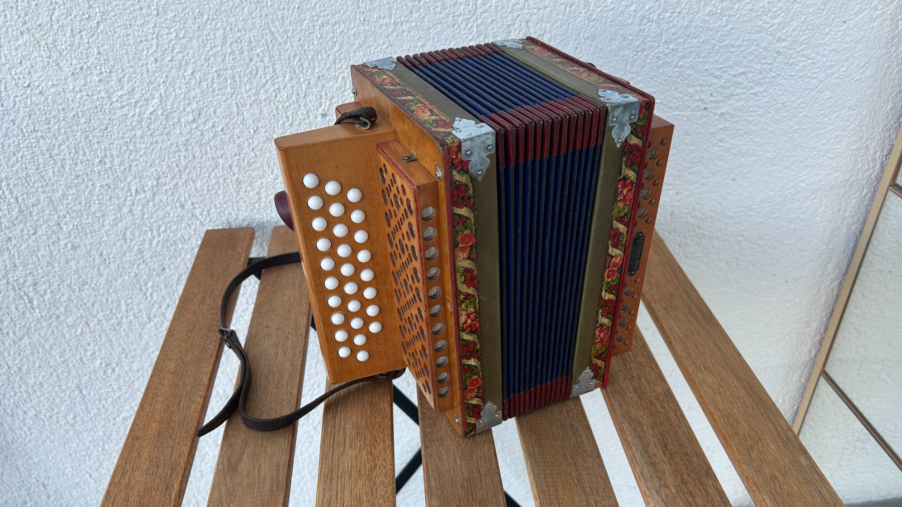 Musikinstrumente: Schwyzerörgeli Eichhorn 2-chörig B – Gebraucht aus Küssnacht am Rigi von Holzei 2