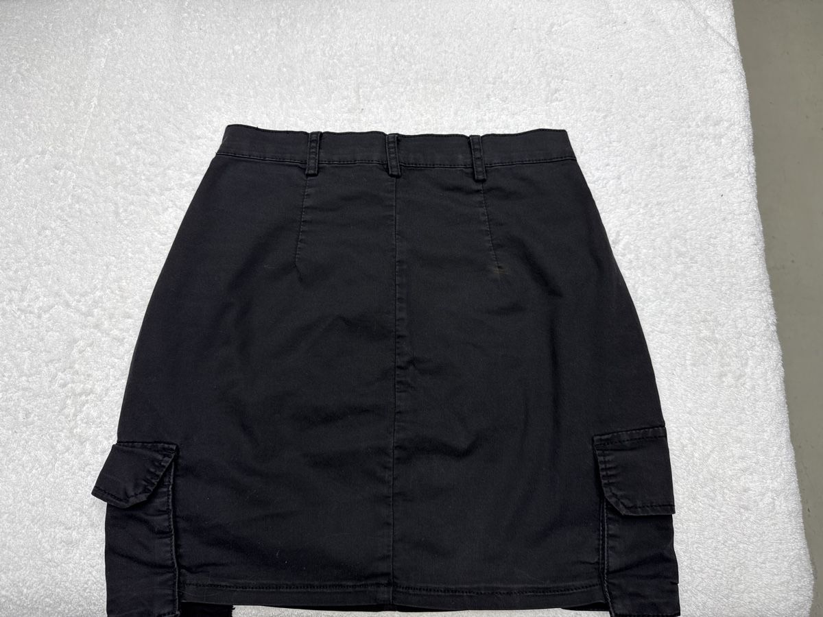 Gonne: Jupe cargo noire  taille M bon état – Usato da Chenens venduto da anasantos90 1