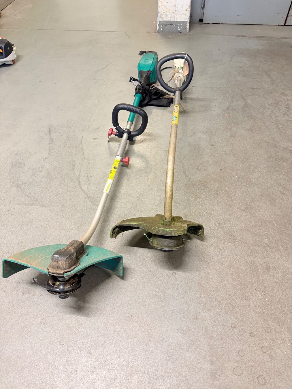 Bosch Tutti gli attrezzi: 2x Elektro-Trimmer defekt Bosch/Viking – Difettoso da Lenzburg venduto da billistar 2