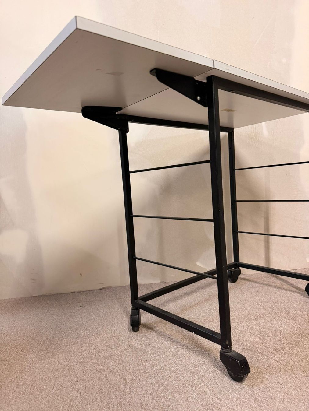Tavoli: Giroflex Klapptisch Beistelltisch auf Rollen, String Design – Usato da Rickenbach ZH venduto da Insider-Boerse 9