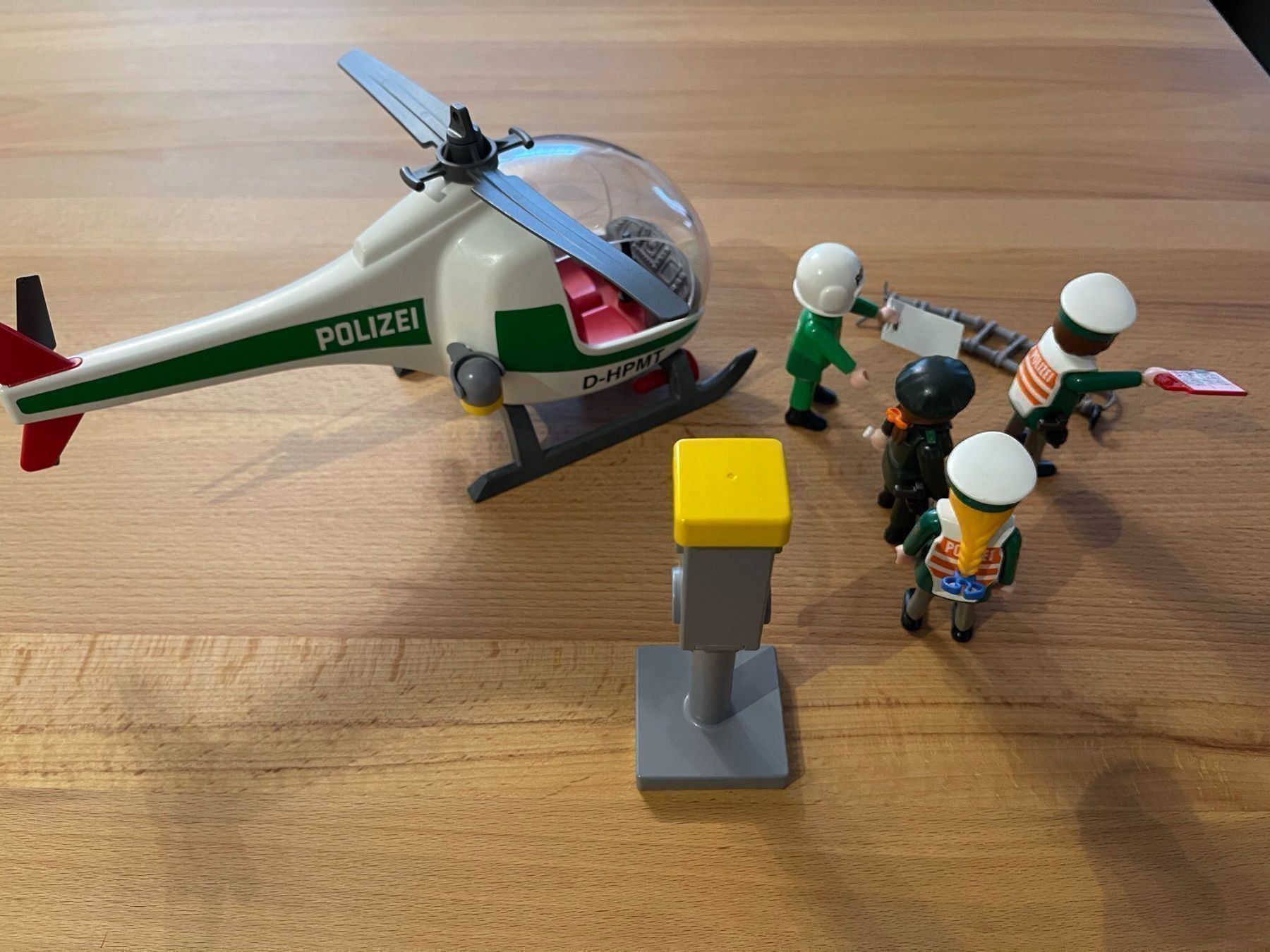 Playmobil Giocattoli: Playmobil Polizeihubschrauber 7 Teilig, Set 3907b – Usato da Lufingen venduto da lotzstef 2