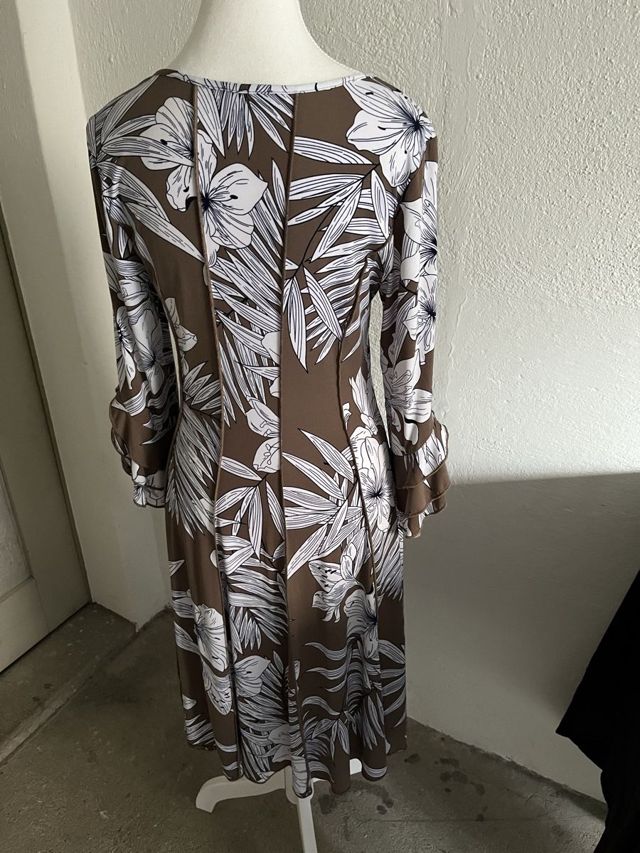 Vestiti: Sommerliches Maxikleid mit Blumenmuster, Grösse M/L – Nuovo e nell'imballaggio originale da Uster venduto da Corina0111114 3