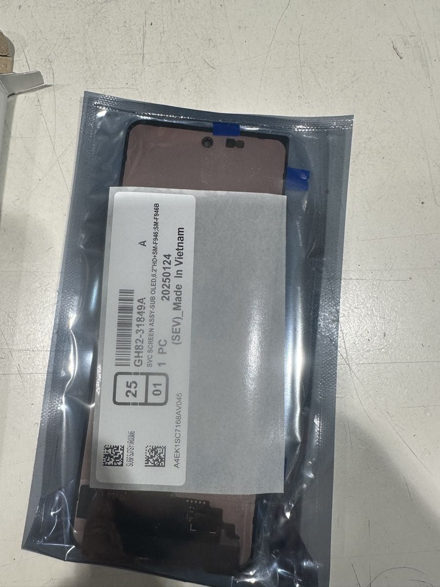Samsung Telefoni cellulari / Smartphones: Original Samsung Galaxy Z Fold 5 Aussendisplay – Nuovo e nell'imballaggio originale da Bern venduto da Picatcho 2