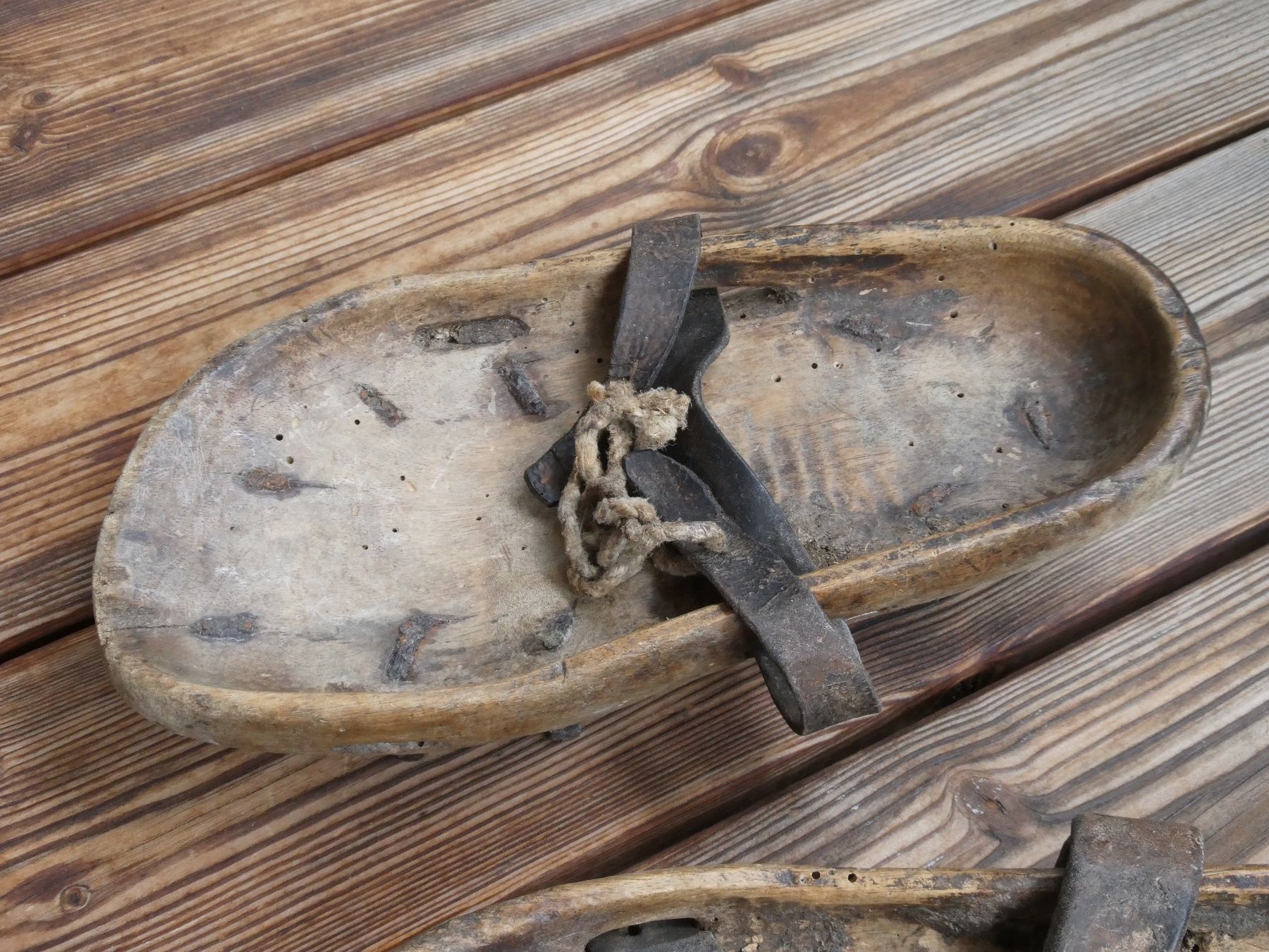 Scarpe da uomo: antike Museale Holzschuhe – Usato da Lüchingen venduto da Eeizo 2