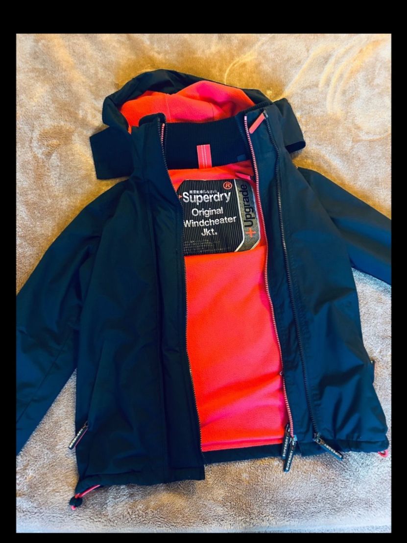 Superdry Giacche: Regenjacke Superdry Damen – Usato da Schliern b.Köniz venduto da Nikk0tin