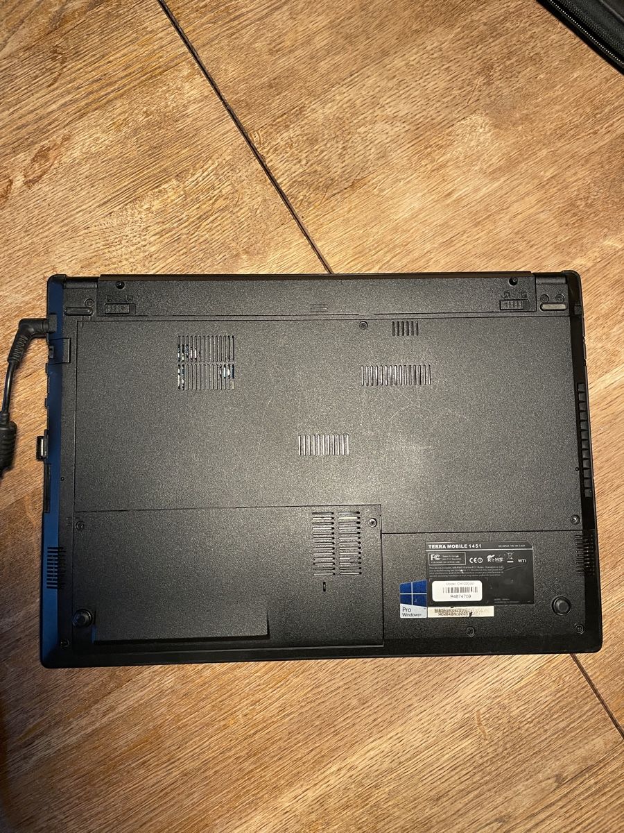 Notebook: Terra Mobile 1451 Laptop - Windows 10 Pro – Usato da Böckten venduto da Siargao78 1
