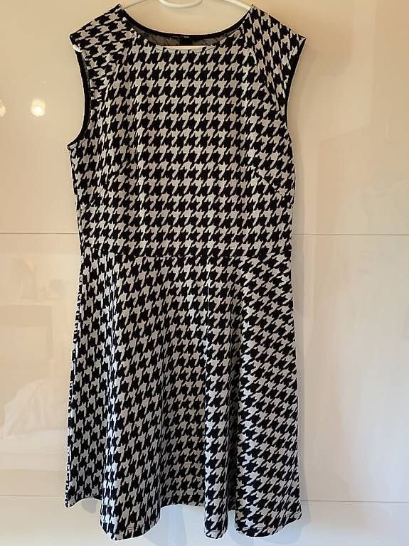 H&M Kleider: H & M Kleid (NEU) – Neu und originalverpackt aus Zürich von elsoca