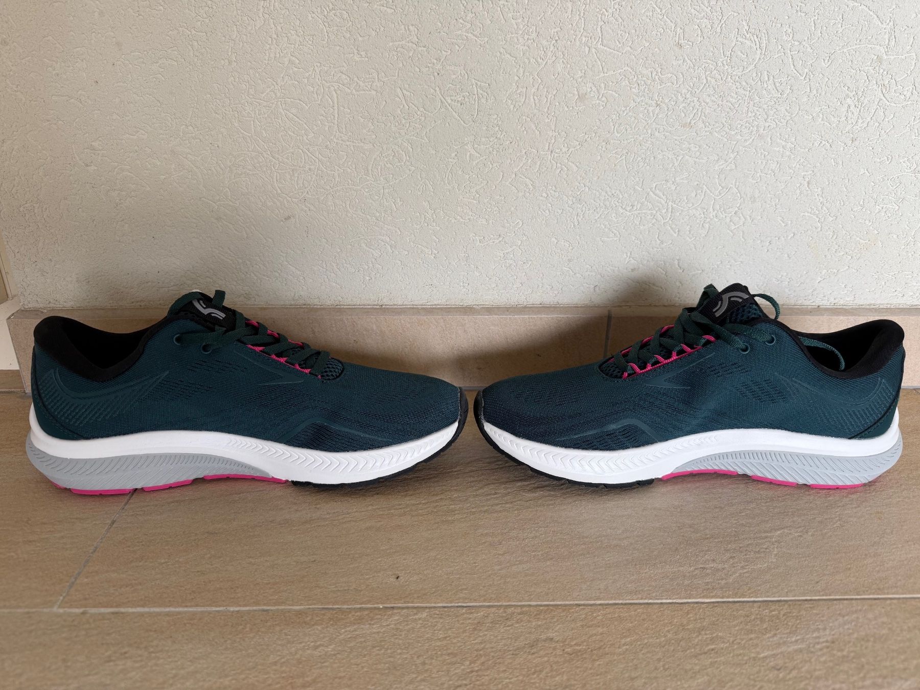 Damenschuhe: Baskets femme Crivit, p.40 – Neu (gemäss Beschreibung) aus St-Gingolph von GoldenKeys 2