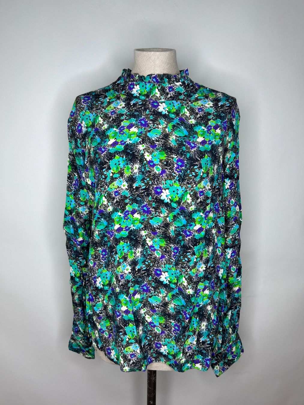 Essentiel Antwerp Camicette: Essentiel Antwerp Bluse – Usato da St. Gallen venduto da look-twice