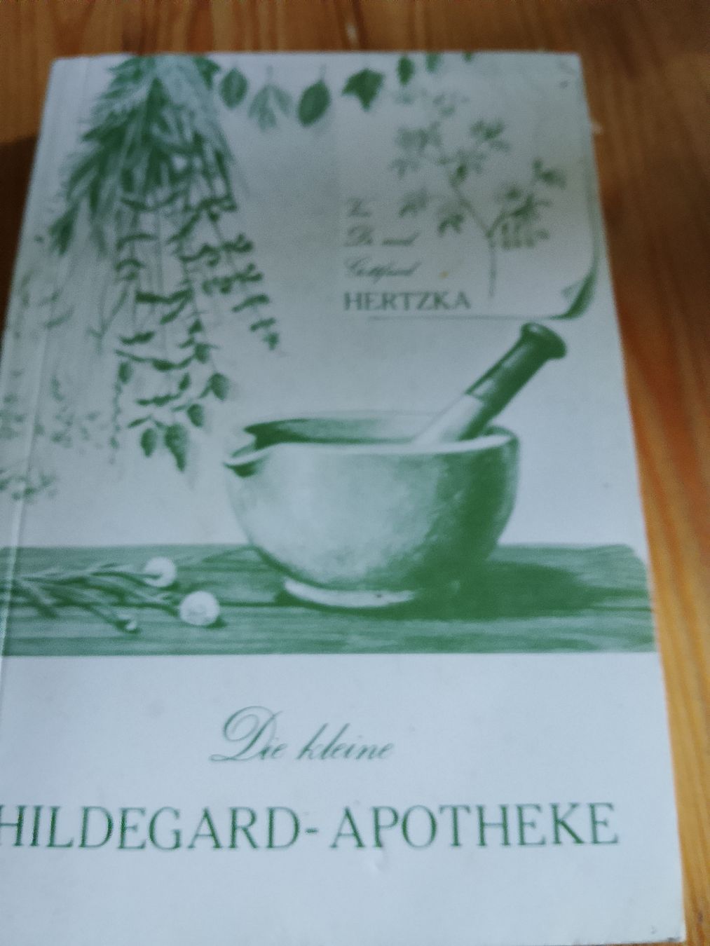 Libri: Die kleine Hildegard-Apotheke – Usato da Volken venduto da katz5