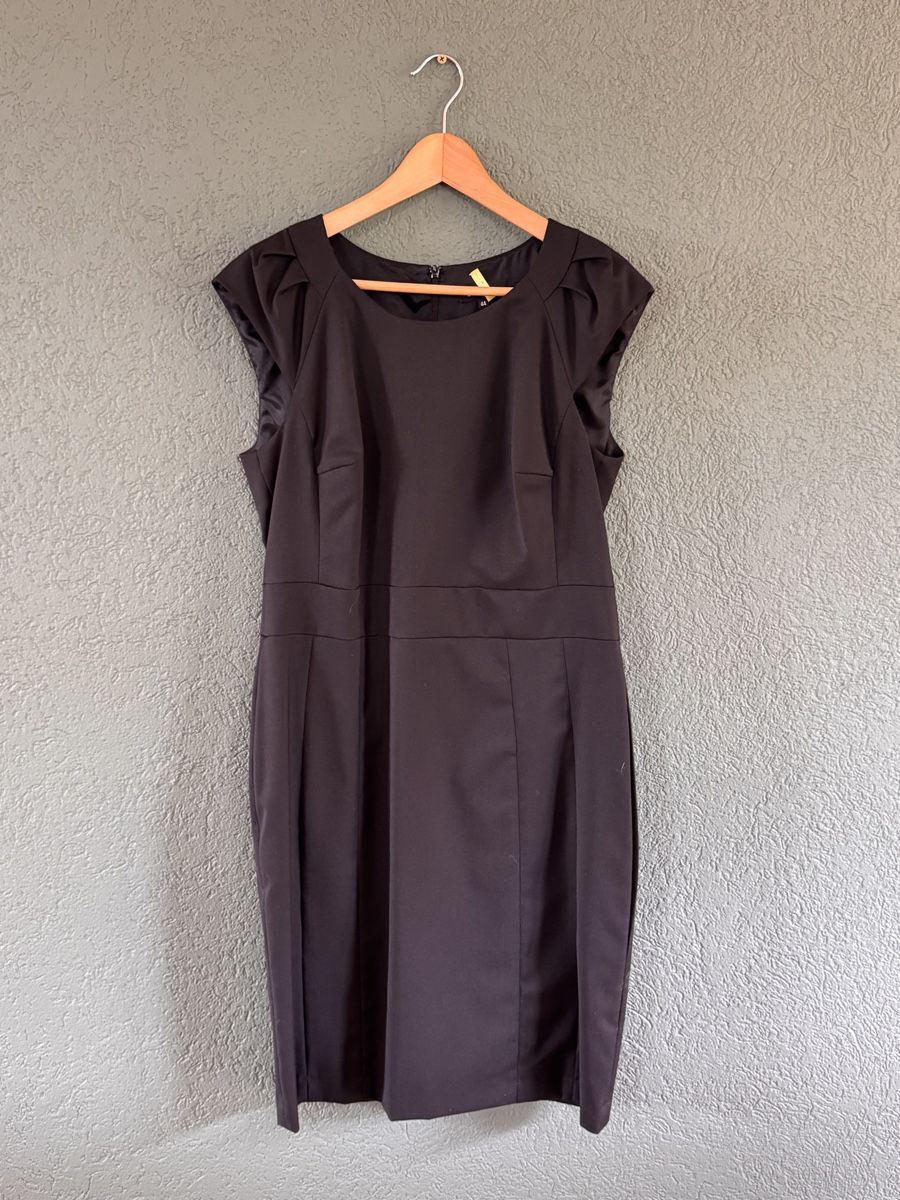 Caroll Kleider: CAROLL / Robe noire – Neu (gemäss Beschreibung) aus St-Prex von DealsByMom