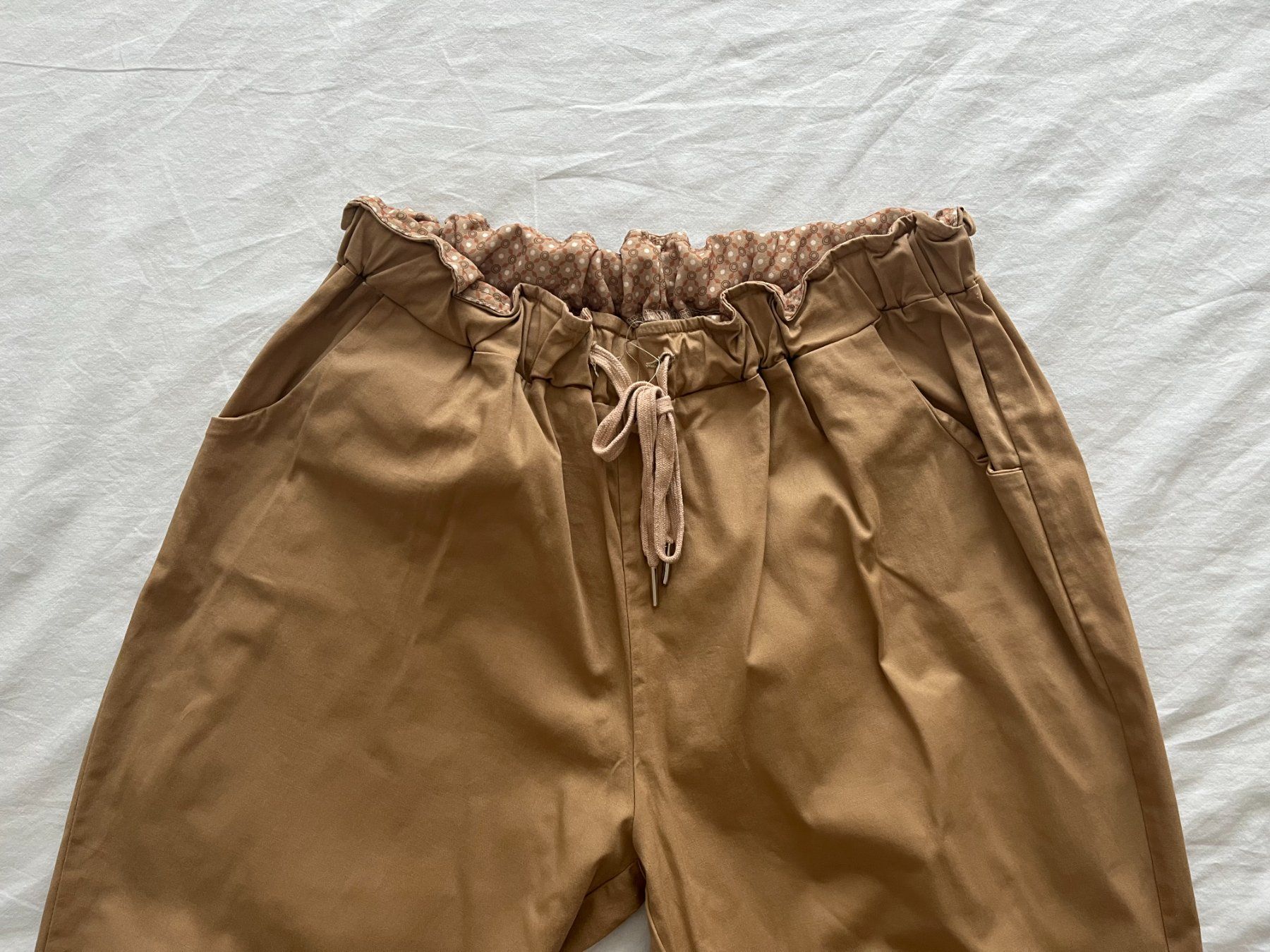 Pantaloni: Damen Hose Farbe beige Grösse M – Usato da Jona venduto da Flexer02 1