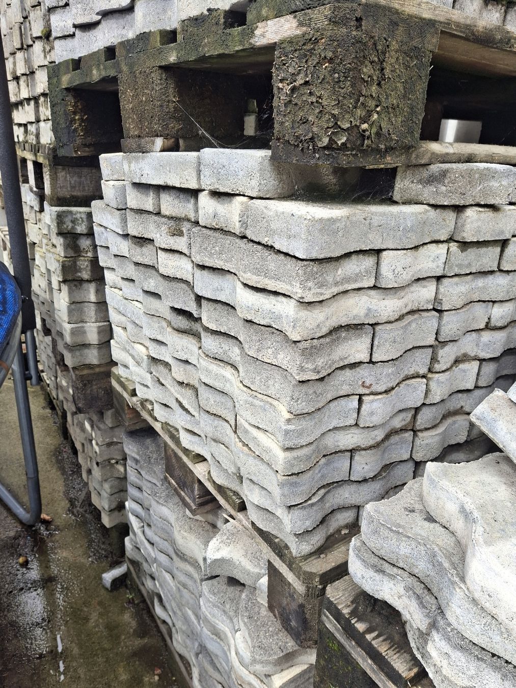 Pierres & tuiles: rasenraster steine – D'occasion à Marbach LU par Schrattennord
