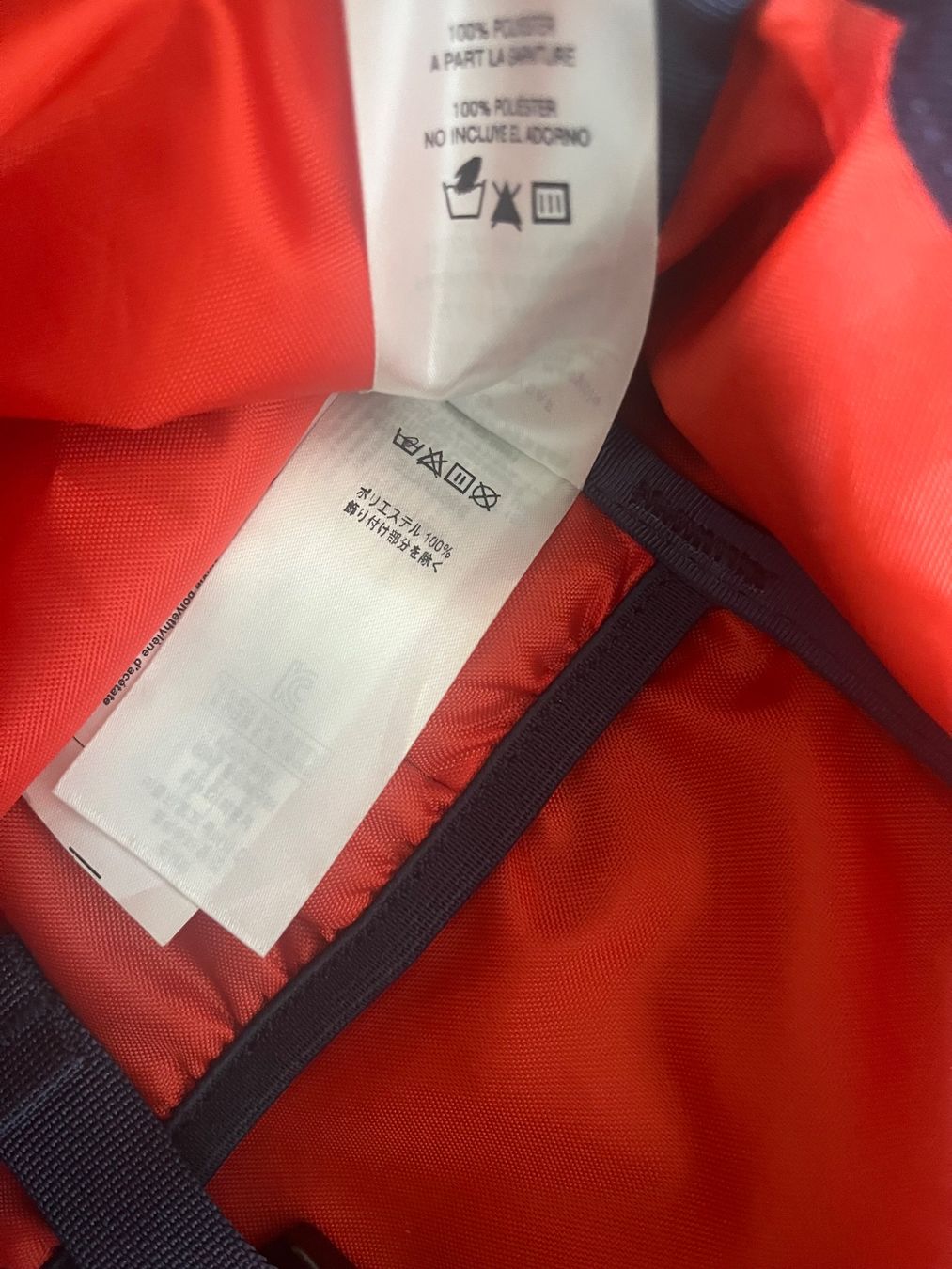 Patagonia Zaini: Patagonia: dunkelblauer Rucksack mit orangem Griff – Usato da Luzern venduto da ellitussi 6