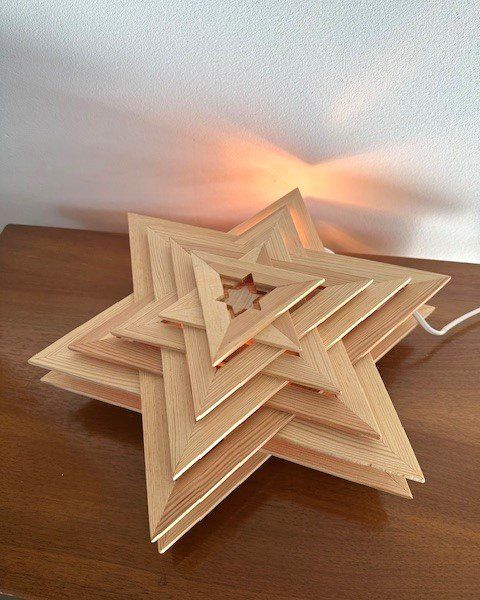 Tutte le decorazioni: beLeuchTeTeR HoLzsTeRn – Usato da Winkel venduto da zeho