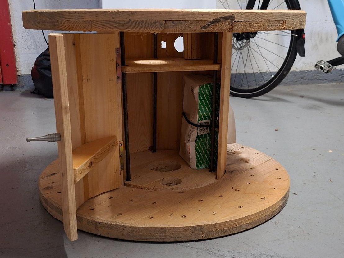 Articoli in legno: Bobine mit Türe – Usato da Heimberg venduto da bvfree 2