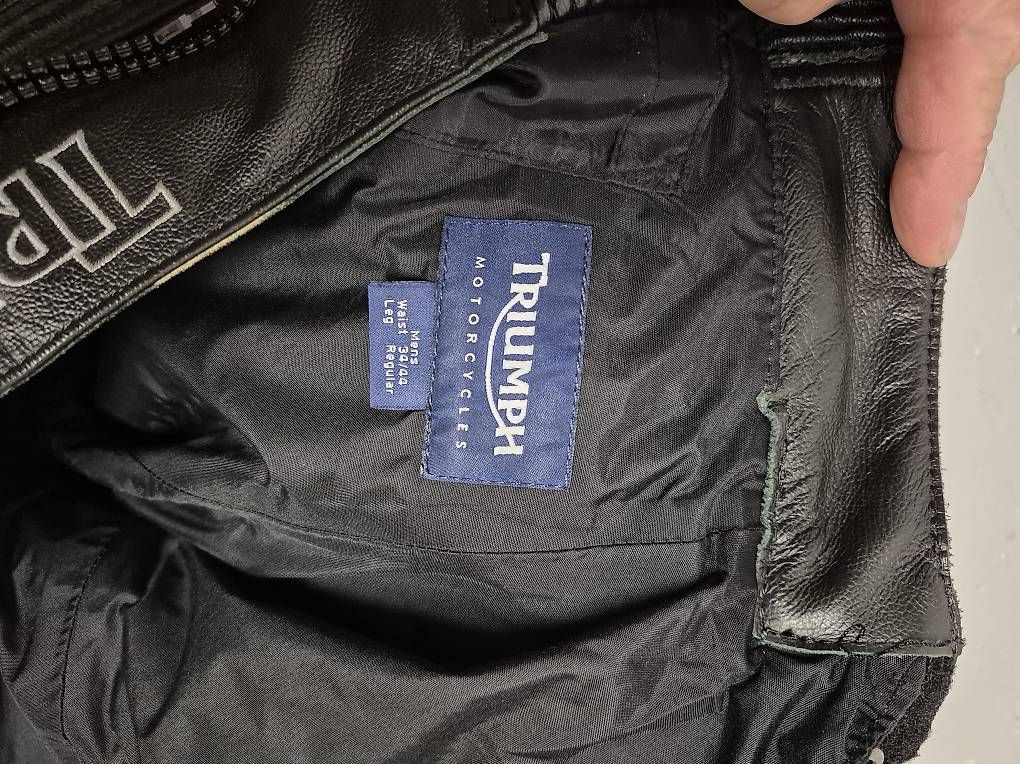 Pantalons: Motorradhose Triumph Leder – D'occasion à Mägenwil par InEcoTec 2