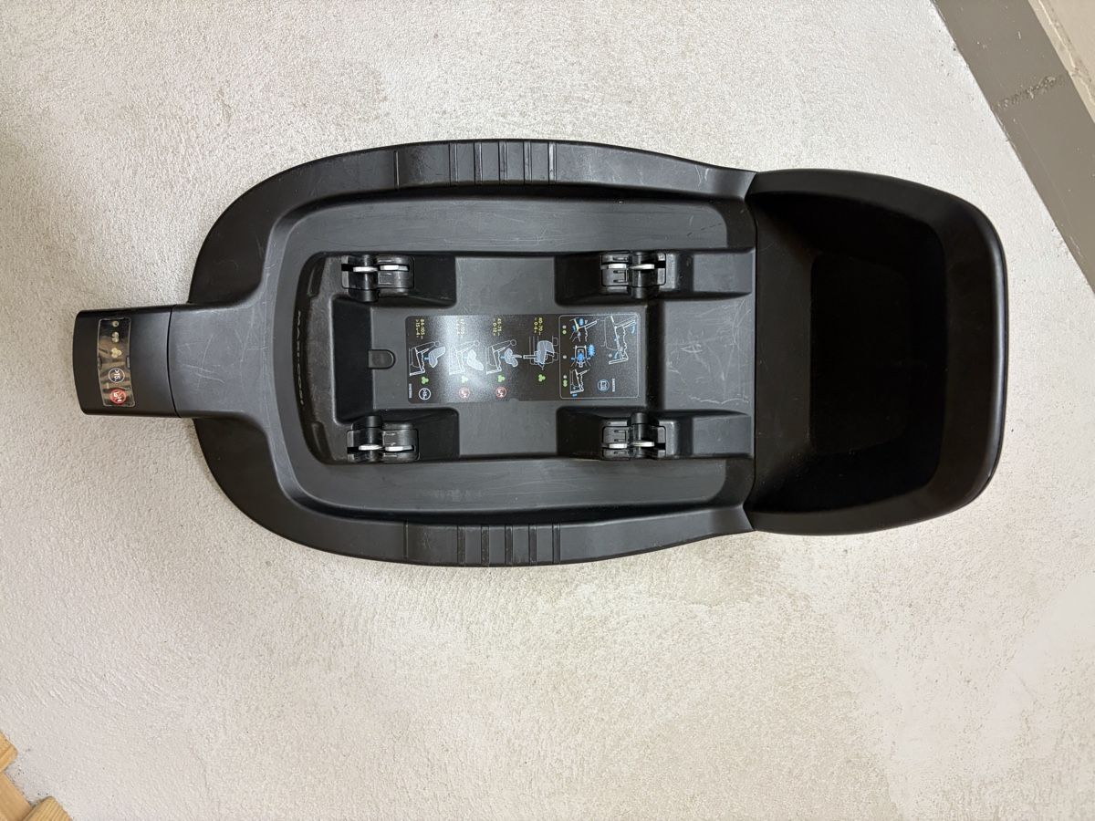 Maxi-Cosi Auto-Kindersitze: Isofix Base Maxi Cosi - Guter Zustand – Gebraucht aus aristau von JoelM99