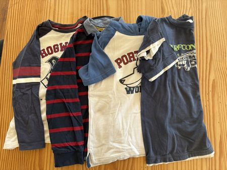 4x Buben Pullis & T-Shirts Gr. 128 / 8A – Harry Potter u.a.