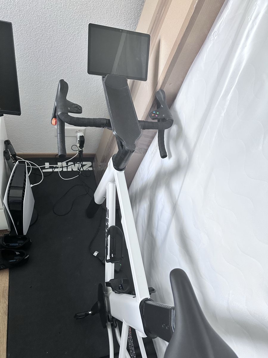Zwift Vélos d'appartement: Zwift Bike Kickr Core 1 inkl. diverser Komponenten – Neuf (Voir description) à Baar par daenu99 1