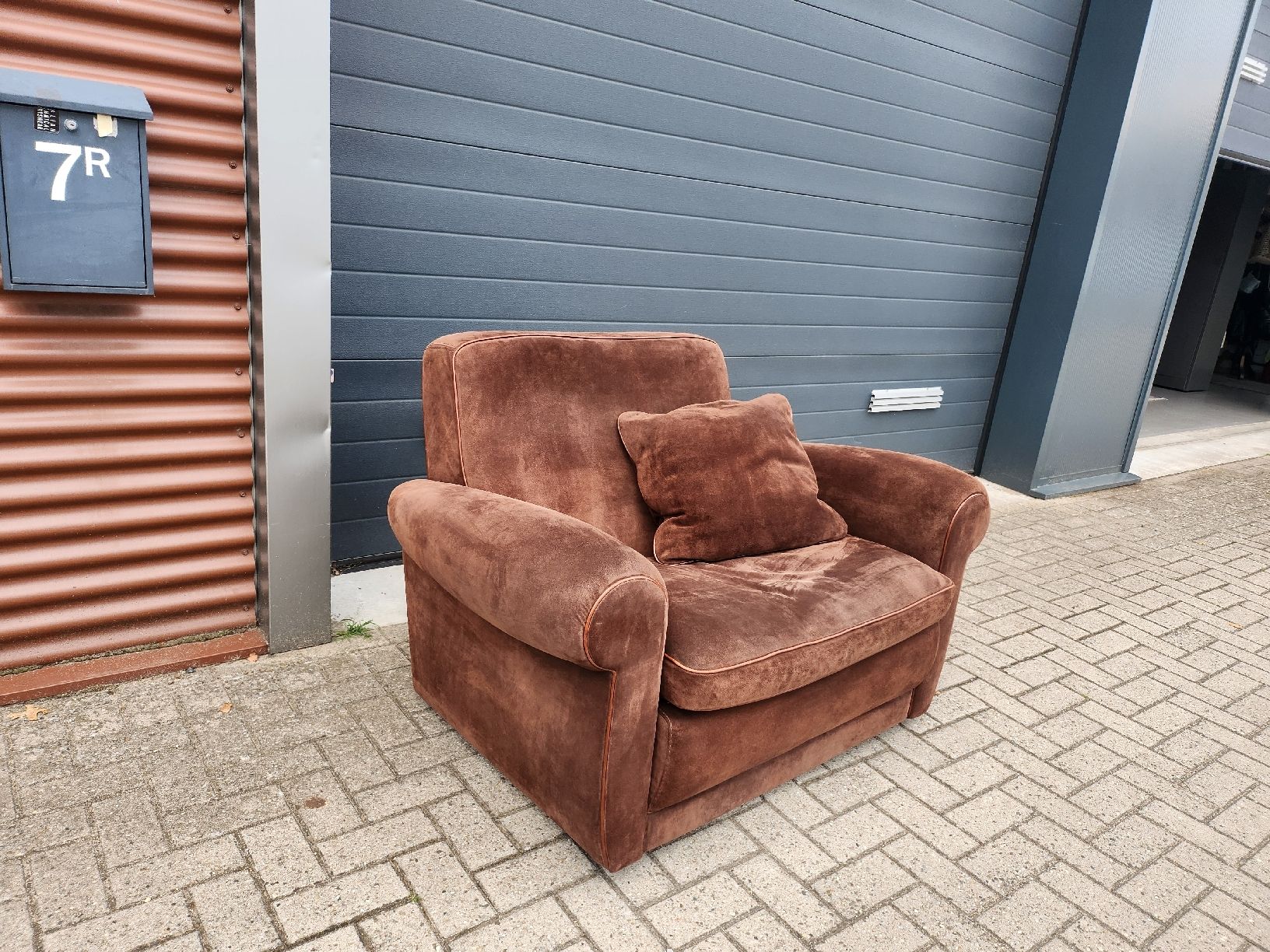 Baxter Poltrone: Baxter - Mickey Extra Armchair in Suède – Usato da Gelderland venduto da HermsenDesign 1