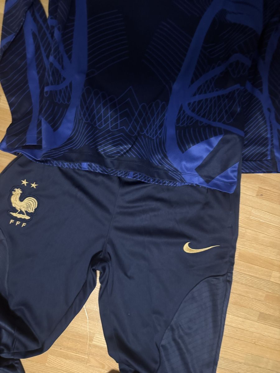Nike Completi: Frankreich Trainingsanzug Grösse L – Usato da St. Gallen venduto da LeonMatteon1879 2