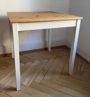 Kleiner quadratischer Holztisch 73.5x73.5