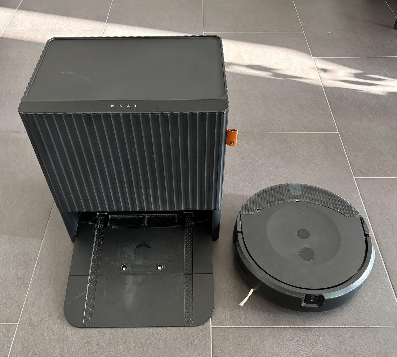 Irobot Aspirapolveri & Accessori: iRobot Roomba Combo 10 Max – Usato da Bremgarten b. Bern venduto da fezzoh
