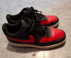 Sneakers - Turnschuhe - Nike (Wenig gebraucht / rot schwarz)