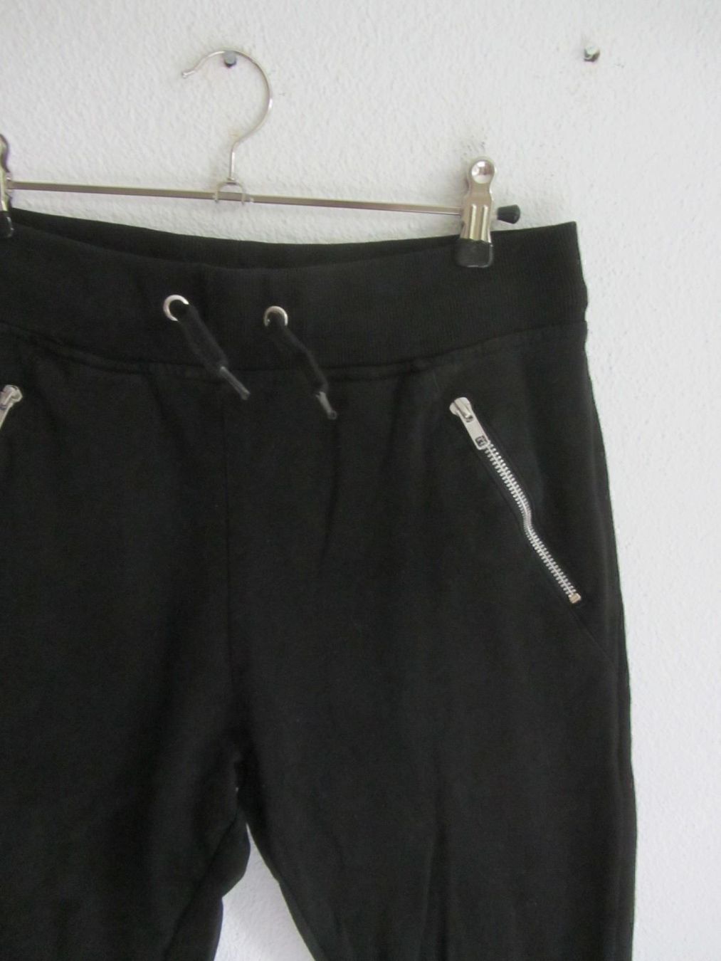Monki Pantalons: MONKI - Trainerhose schwarz S – D'occasion à Zürich par Diazaio 1