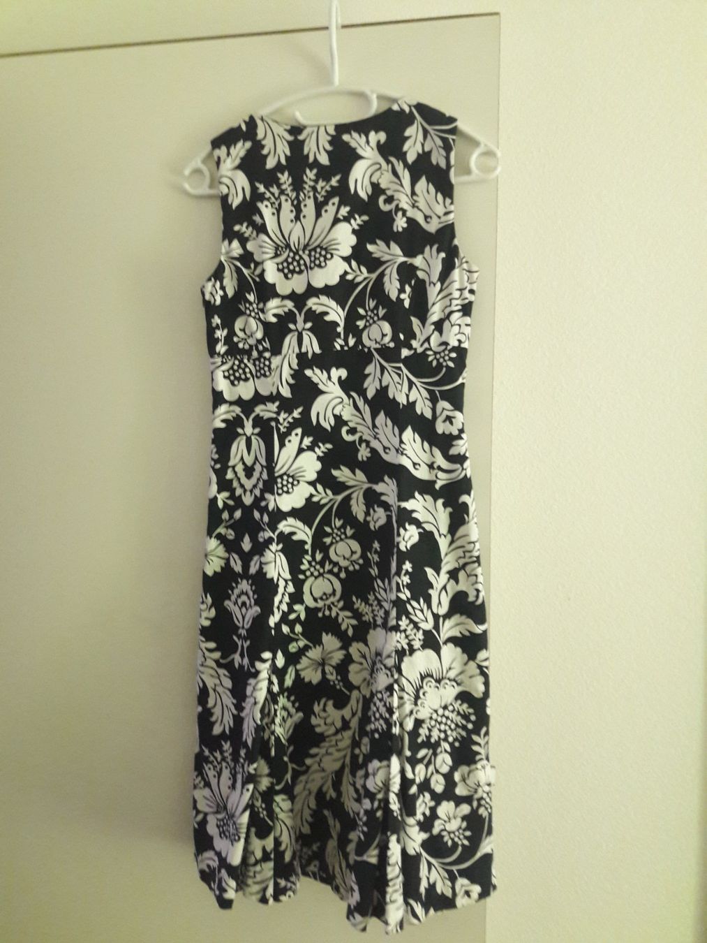 Esprit Kleider: KLEID - 34 - ESPRIT Collection - Schwarz/Weiss – Gebraucht aus Luzern von miocarobabbonetoscan 1